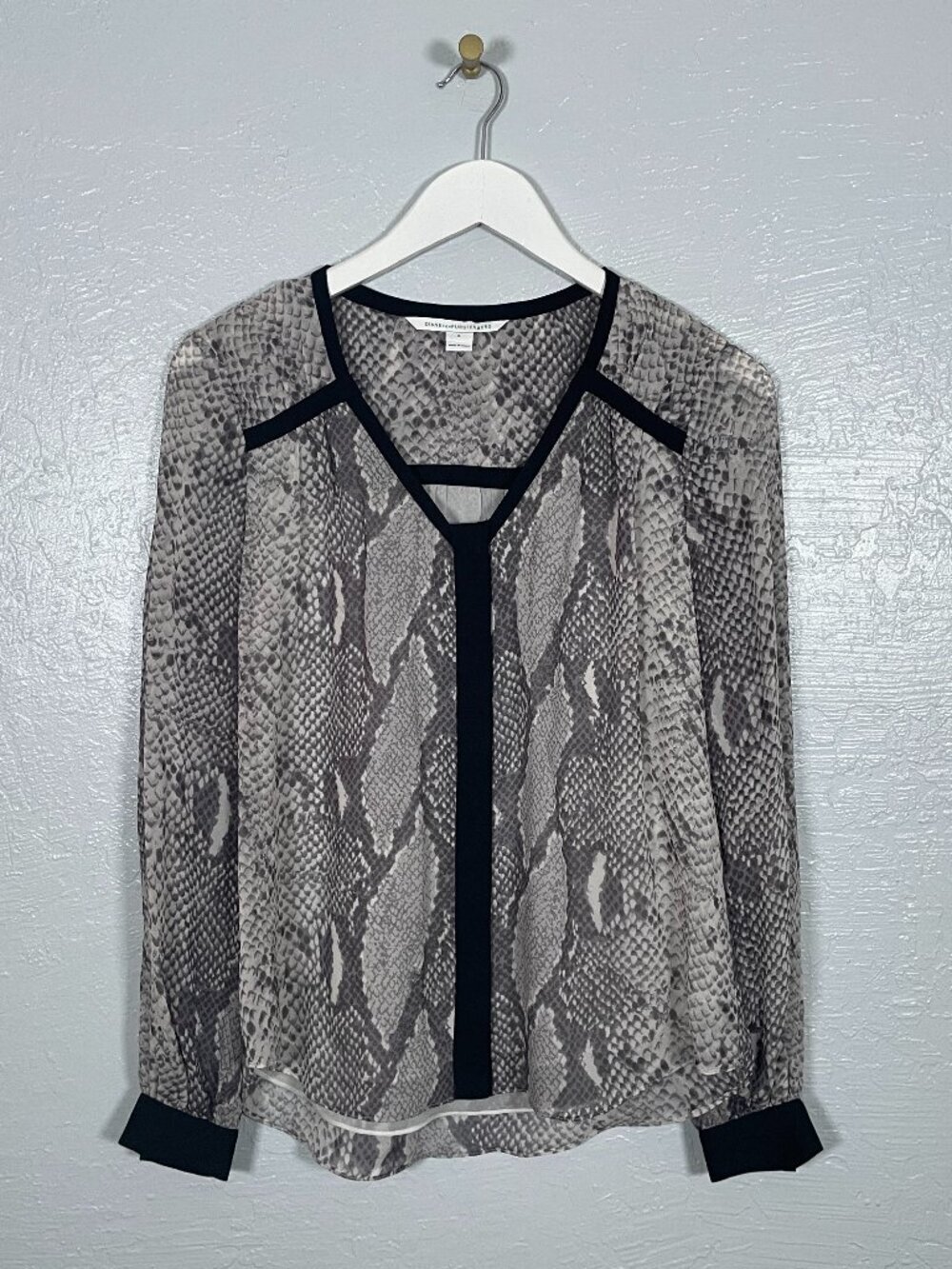 Diane Von Furstenberg Women 6 White Black Snake Print Blouse Silk Lined